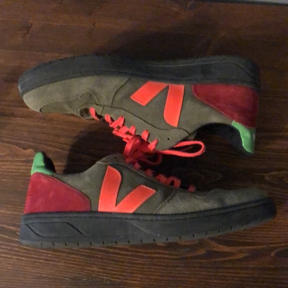 Veja V-10 Bastille Trainers in Olive and Black - Picture 6 of 14